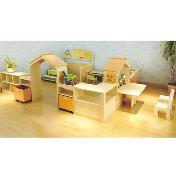 וינה בסגנון רב-תפקודית שילוב של ילדים בסלון, רהיטים מעץ, ארון לאחסון